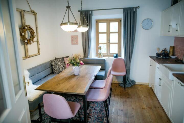 Apartment Aussee- Beletage Salzherrenhof- Kueche, Wlan, Netflix Bad Aussee Exterior foto