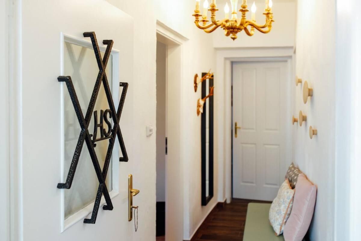 Apartment Aussee- Beletage Salzherrenhof- Kueche, Wlan, Netflix Bad Aussee Exterior foto